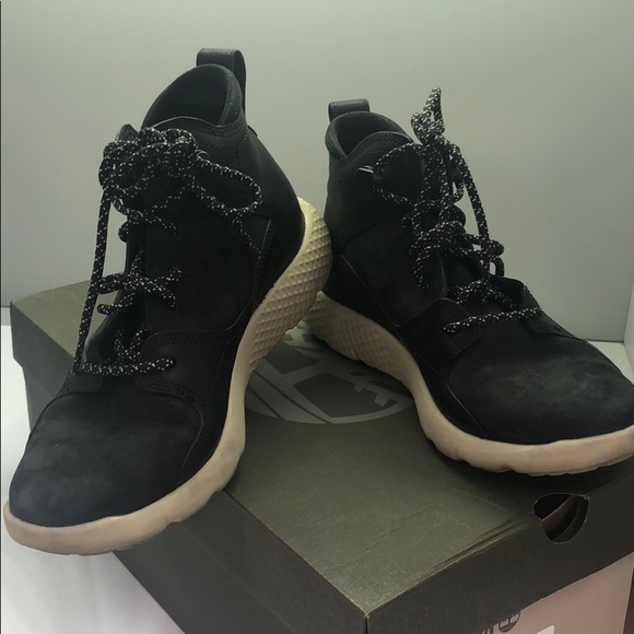 women's flyroam hiker boots